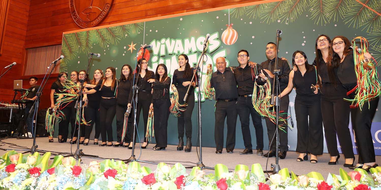 UPAO fortalece el espíritu navideño con concurso de villancicos - Los administrativos y docentes orreguianos mostraron sus dotes para el canto y destreza musical